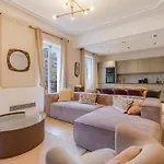Spacious Air-Conditioned Apartment In Paris 8Th