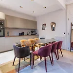 Spacious Air-Conditioned Apartment In Paris 8Th