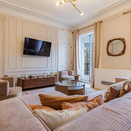 Spacious Air-conditioned In 8th Appartamento Parigi