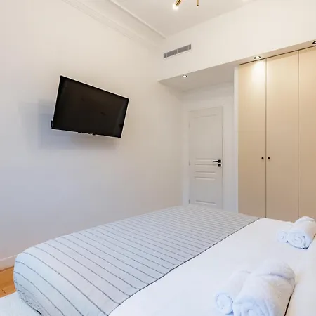 Appartamento Spacious Air-conditioned In 8th *