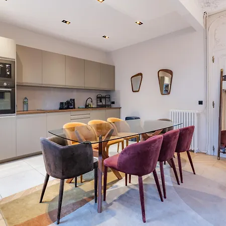 Spacious Air-conditioned In 8th Appartamento