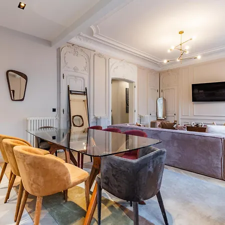 Spacious Air-conditioned In 8th Appartamento Parigi