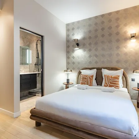 Spacious Air-conditioned In 8th Appartamento Parigi