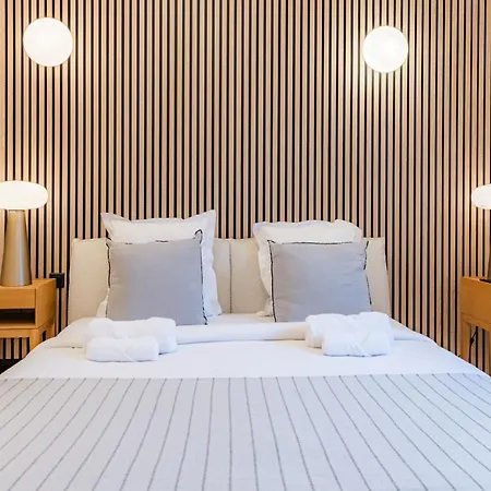 Appartamento Spacious Air-conditioned In 8th Parigi
